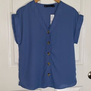 NWT Women’s New York & Company Blouse size M in Blue